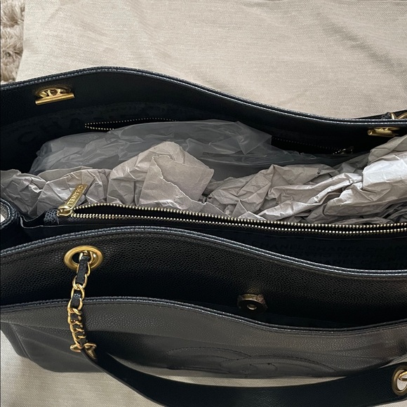 Elegant Black CC Leather Tote Bag - Picture 6 of 7